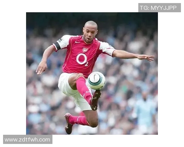 从绿茵场到军营：那些曾服兵役的足球明星们的传奇故事