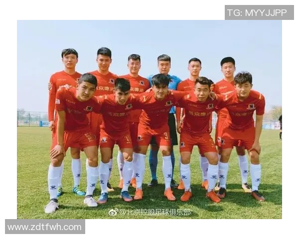 足球明星咬球服引发热议背后故事揭秘球迷反应不一